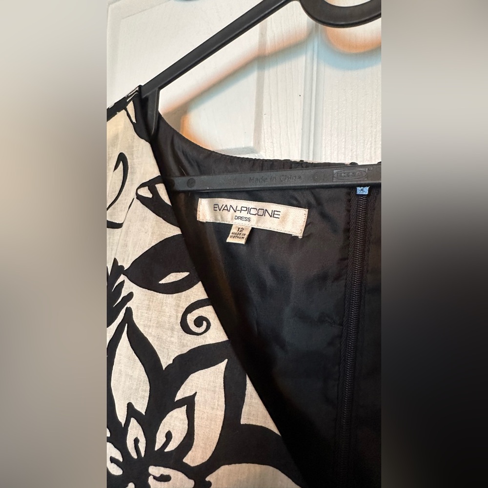 💙 Evan Picone - Size 12 - Floral Black and Cream Dress - Picture 2 of 4